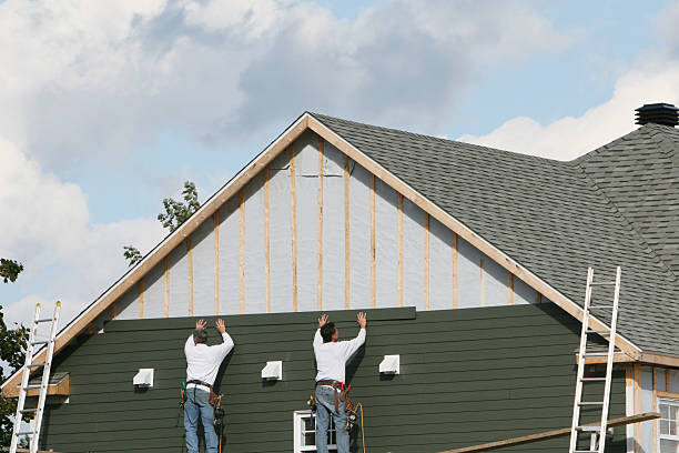 Professional Siding Installation technician working in Neeses, SC